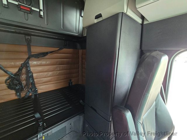 2023 Freightliner Cascadia 126