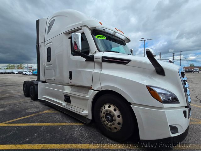 2023 Freightliner Cascadia 126