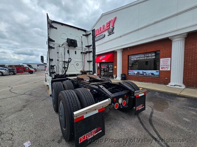 2023 Freightliner Cascadia 126