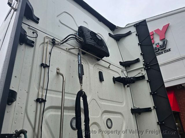 2023 Freightliner Cascadia 126
