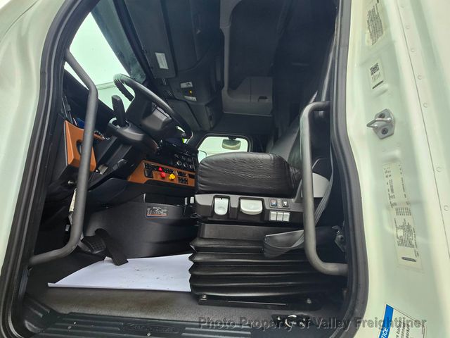 2023 Freightliner Cascadia 126