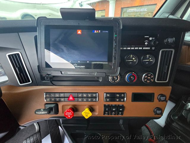 2023 Freightliner Cascadia 126