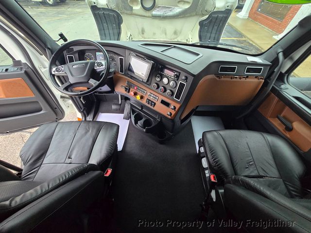 2023 Freightliner Cascadia 126