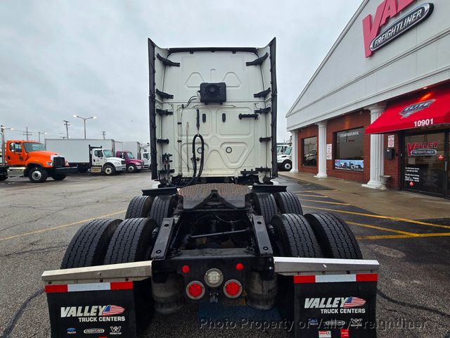 2023 Freightliner Cascadia 126