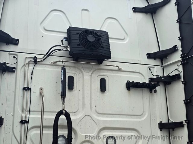 2023 Freightliner Cascadia 126