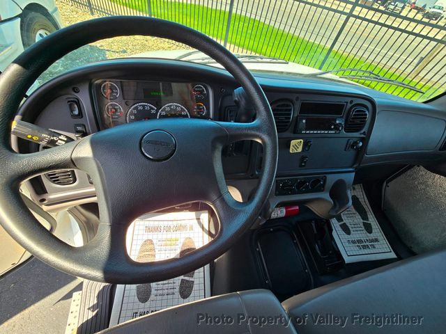 2023 Freightliner M2106