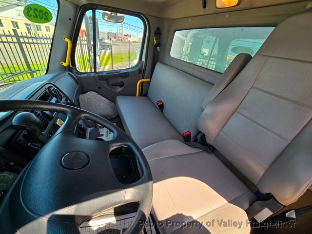 2023 Freightliner M2106