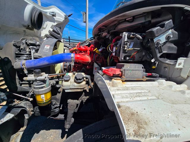2023 Freightliner M2106
