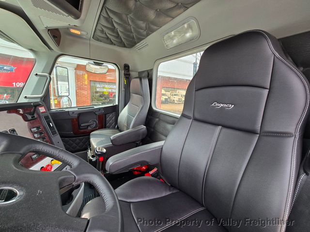 2018 Freightliner 122SD