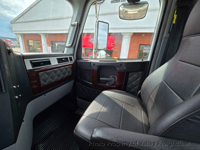 2018 Freightliner 122SD