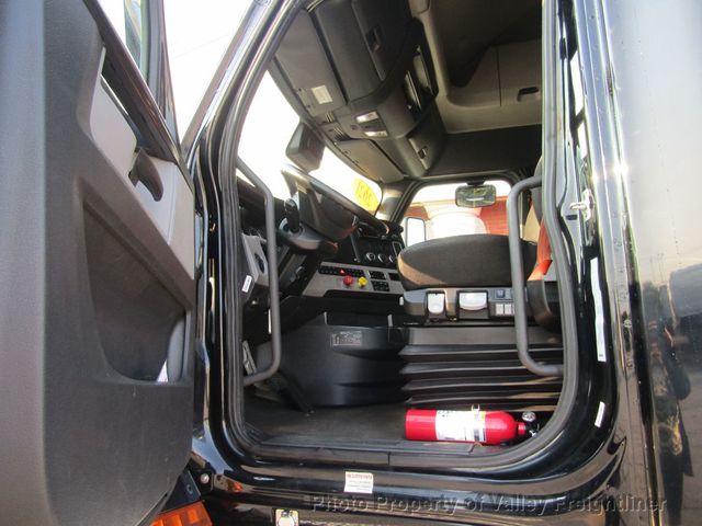 2021 Freightliner Cascadia 126