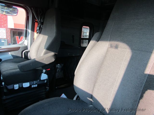 2021 Freightliner Cascadia 126