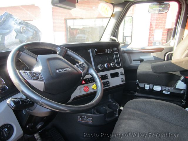 2021 Freightliner Cascadia 126