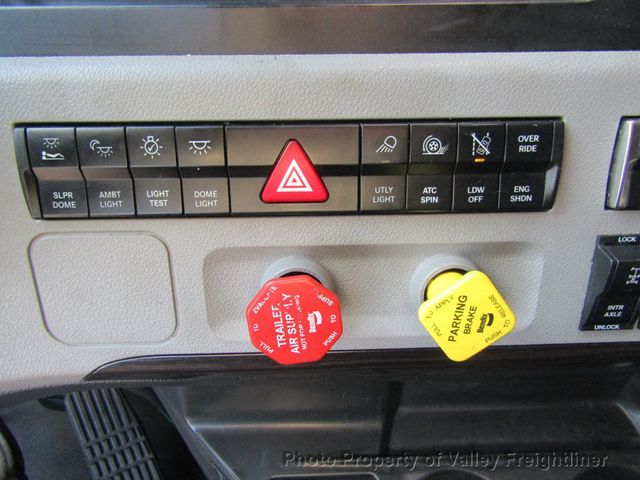 2021 Freightliner Cascadia 126