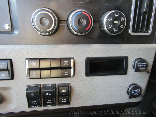 2021 Freightliner Cascadia 126