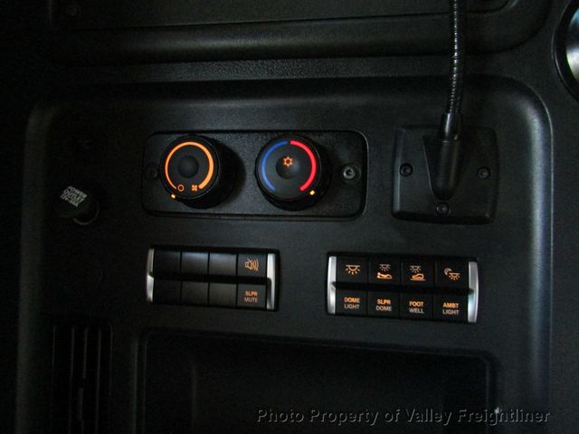 2021 Freightliner Cascadia 126