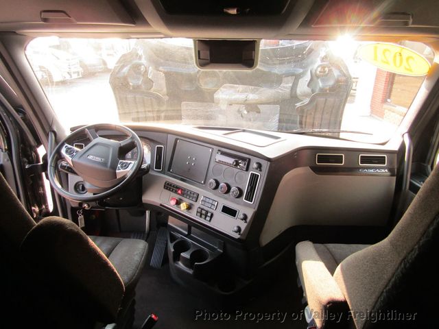 2021 Freightliner Cascadia 126