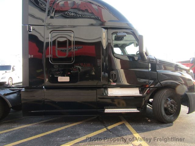 2021 Freightliner Cascadia 126