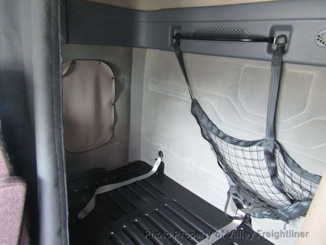 2018 Freightliner CA125SLP