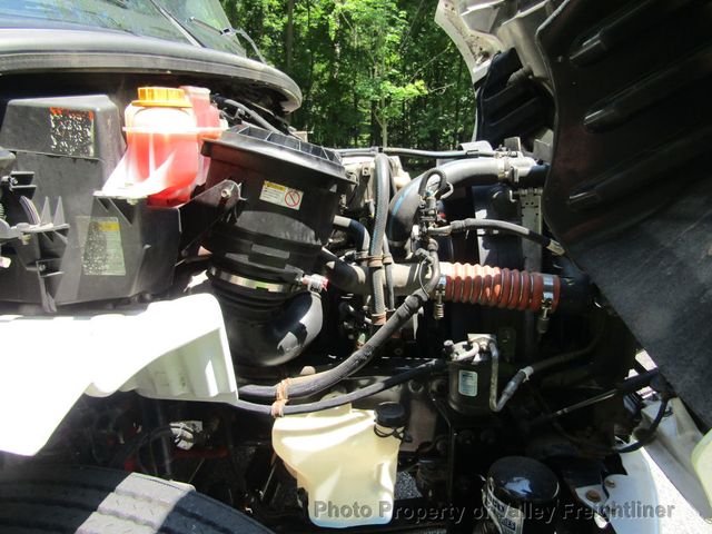2022 Freightliner M2106