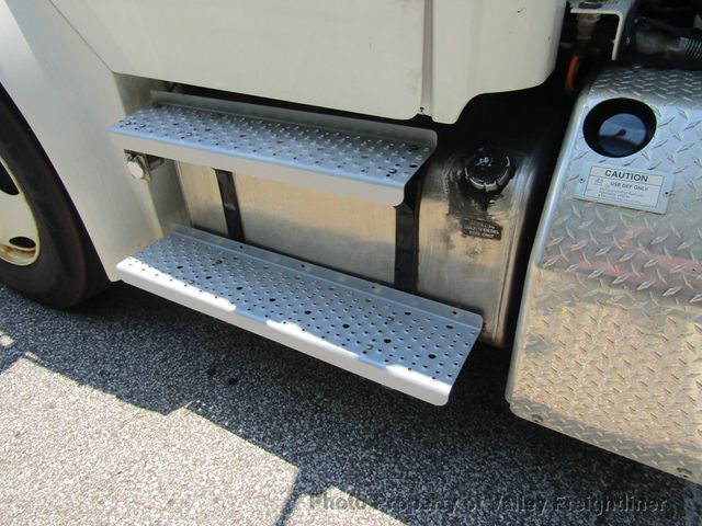 2022 Freightliner M2106