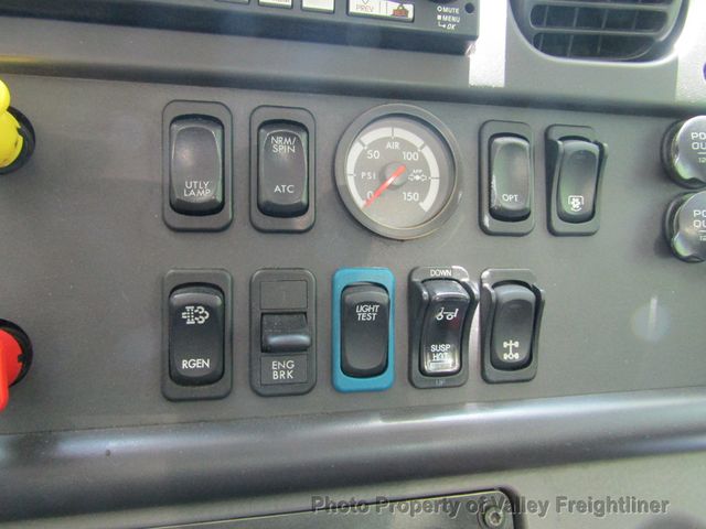 2022 Freightliner M2106