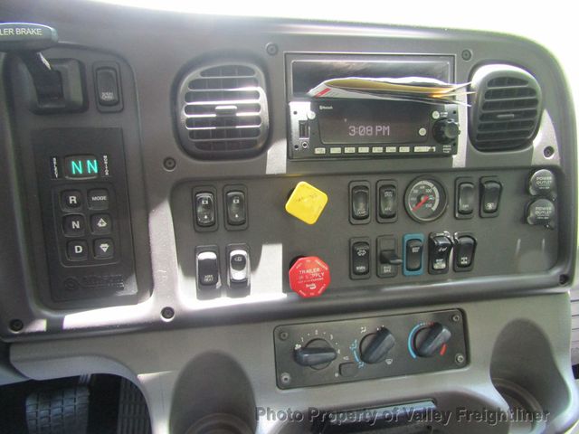 2022 Freightliner M2106