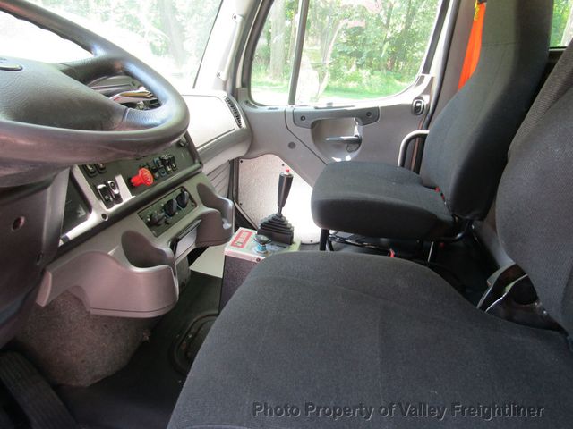 2022 Freightliner M2106