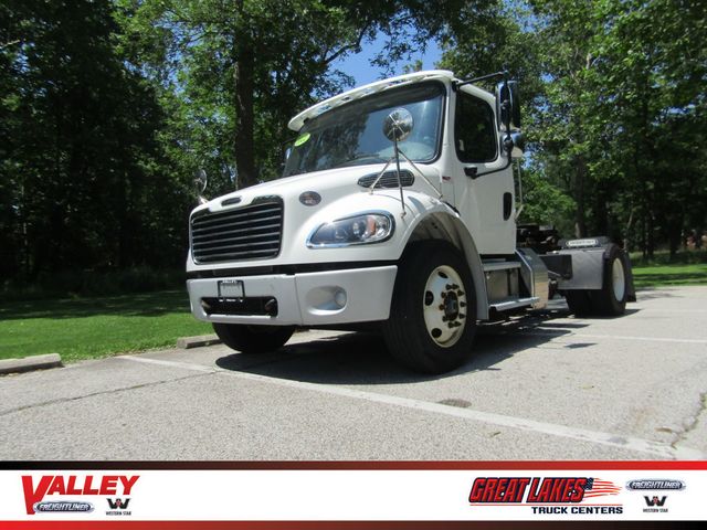 2022 Freightliner M2106