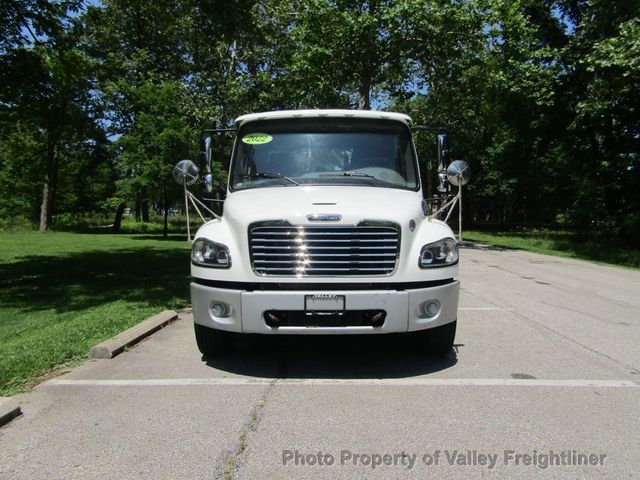 2022 Freightliner M2106