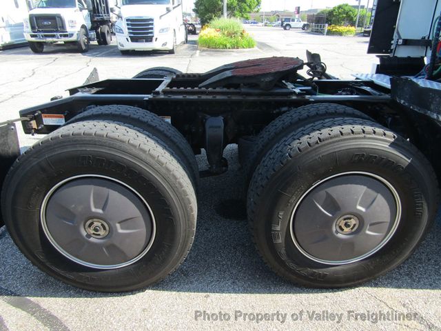 2021 Freightliner Cascadia 126