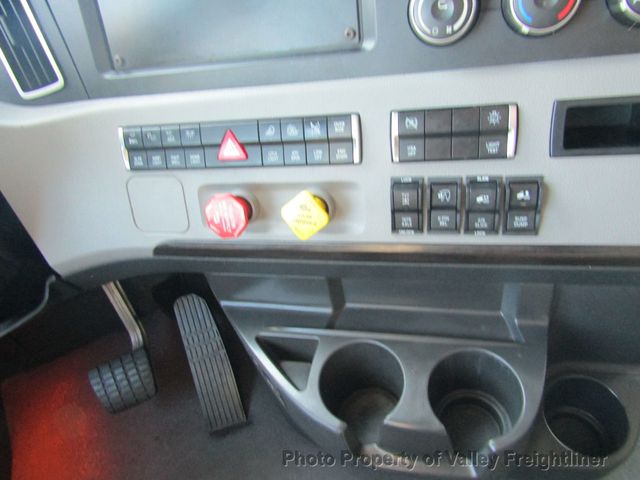 2021 Freightliner Cascadia 126