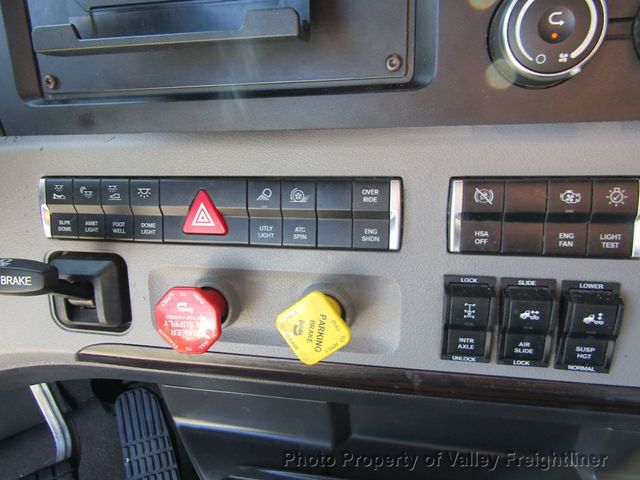 2022 Freightliner Cascadia 126-18
