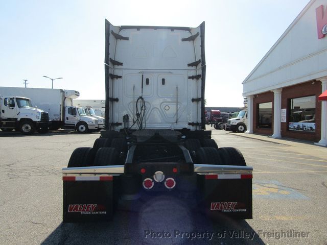 2022 Freightliner Cascadia 126-6