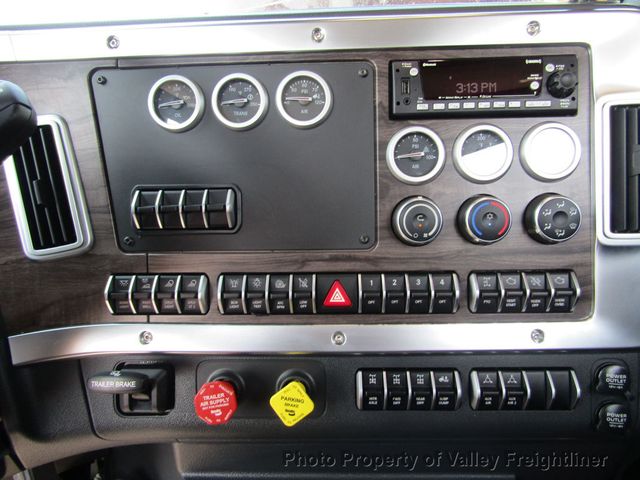 2022 Western Star 49X Picture 4 2022 Western Star 49X-4