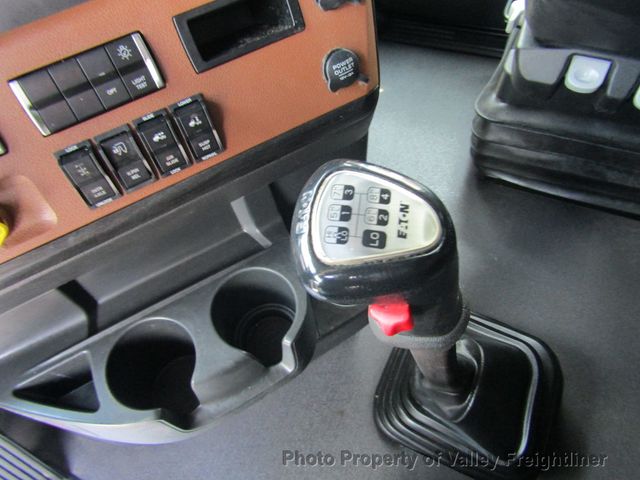 2023 Freightliner Cascadia 126 Picture 19 2023 Freightliner Cascadia 126-19