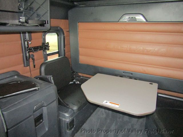 2023 Freightliner Cascadia 126 Picture 21 2023 Freightliner Cascadia 126-21