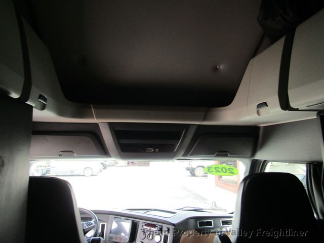 2023 Freightliner Cascadia 126 Picture 25 2023 Freightliner Cascadia 126-25