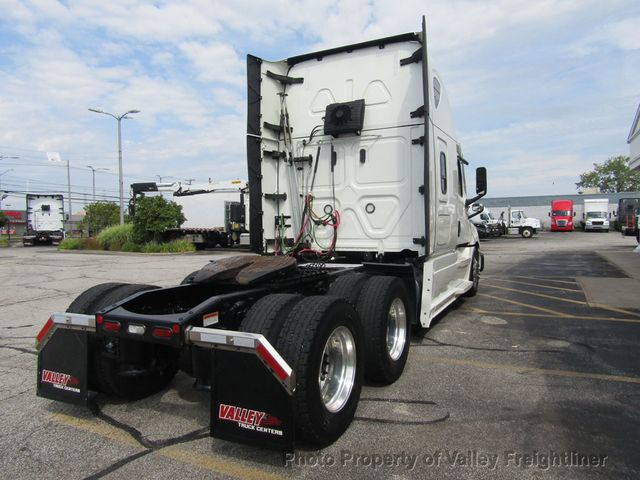 2023 Freightliner Cascadia 126 Picture 5 2023 Freightliner Cascadia 126-5