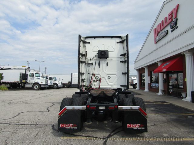 2023 Freightliner Cascadia 126 Picture 7 2023 Freightliner Cascadia 126-7