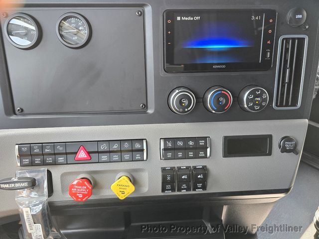 2026 Freightliner Cascadia-8