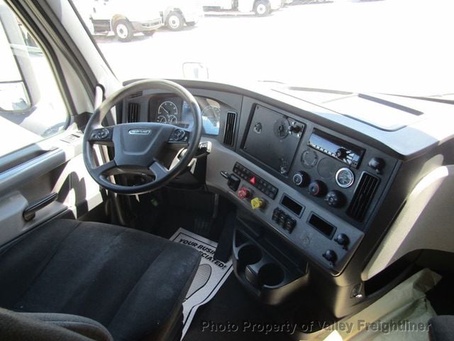 2020 Freightliner Cascadia 126-17