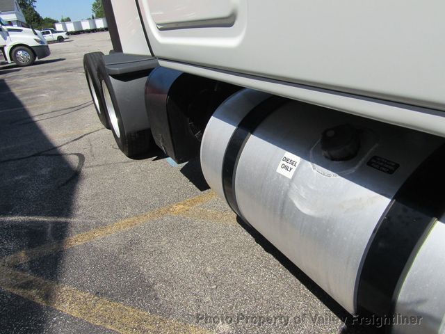 2020 Freightliner Cascadia 126-21