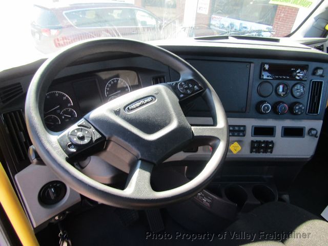 2020 Freightliner Cascadia 126 Picture 16 2020 Freightliner Cascadia 126-16