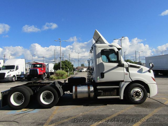 2020 Freightliner Cascadia 126 Picture 5 2020 Freightliner Cascadia 126-5