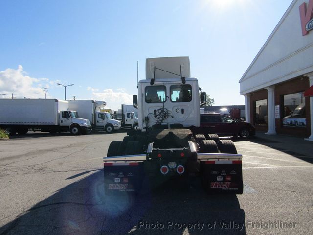 2020 Freightliner Cascadia 126 Picture 6 2020 Freightliner Cascadia 126-6