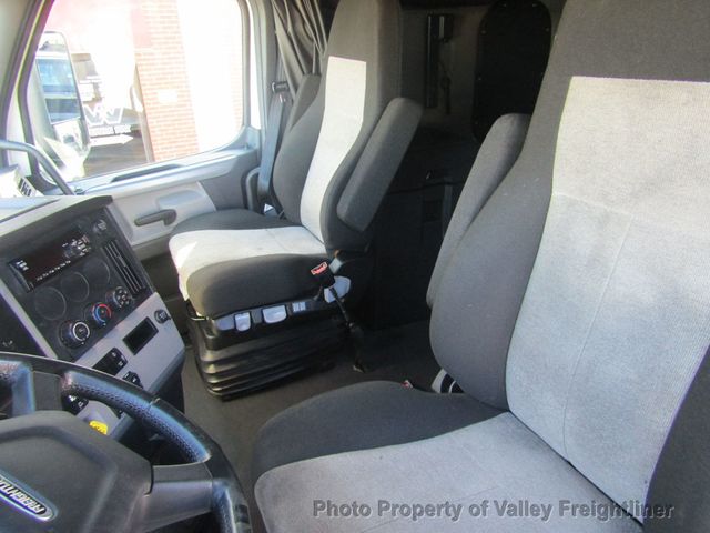 2022 Freightliner Cascadia 126 Picture 11 2022 Freightliner Cascadia 126-11