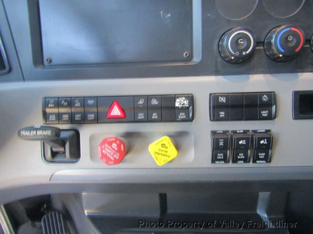 2022 Freightliner Cascadia 126 Picture 14 2022 Freightliner Cascadia 126-14