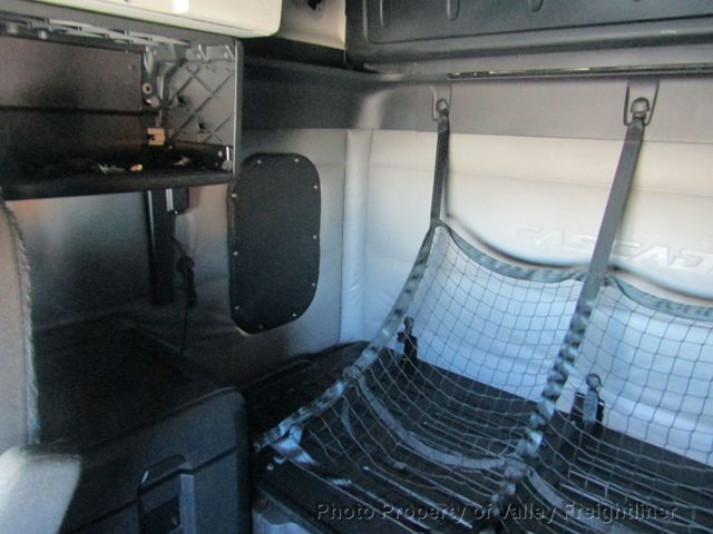2022 Freightliner Cascadia 126 Picture 15 2022 Freightliner Cascadia 126-15