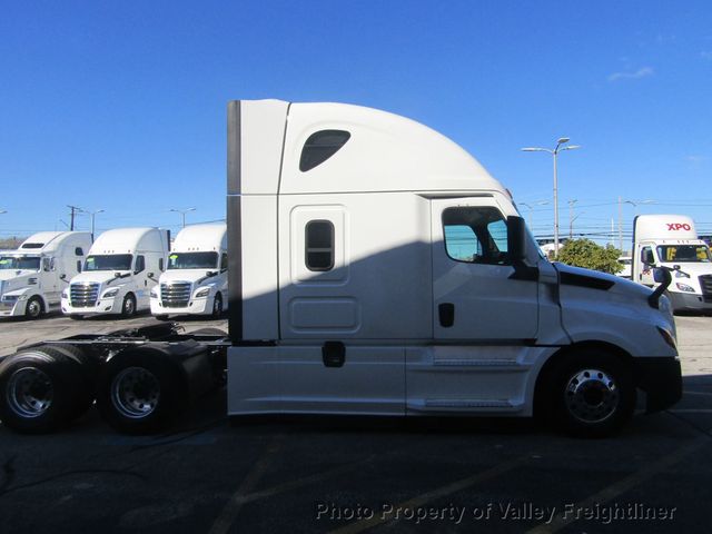 2022 Freightliner Cascadia 126 Picture 4 2022 Freightliner Cascadia 126-4